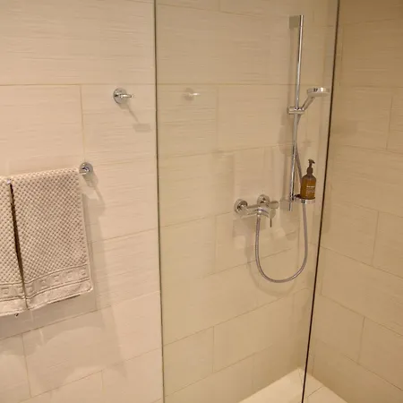 Meos 3 -zentrum-hofblick-gym-netflix *