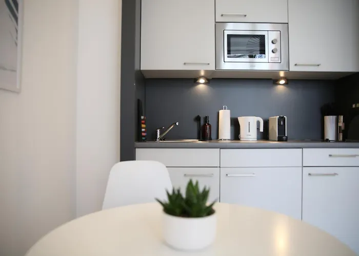 Apartment Meos 3 -zentrum-hofblick-gym-netflix