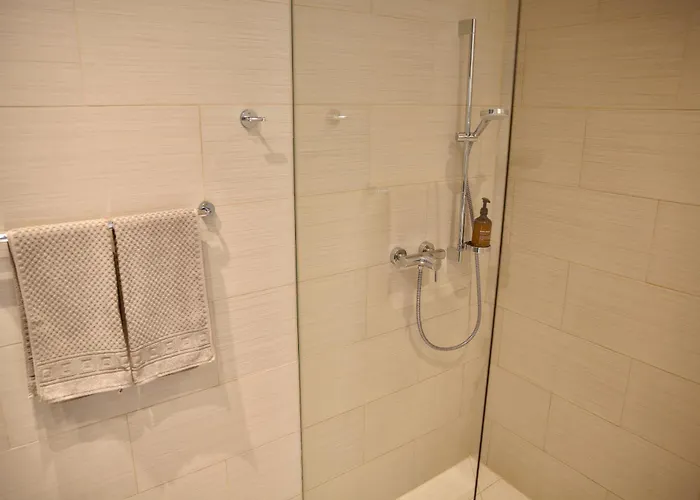 Meos 3 -zentrum-hofblick-gym-netflix *