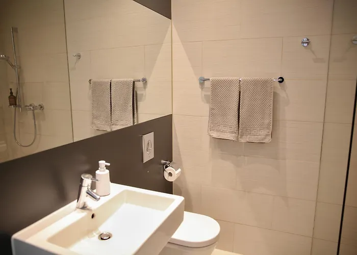 Apartment Meos 3 -zentrum-hofblick-gym-netflix